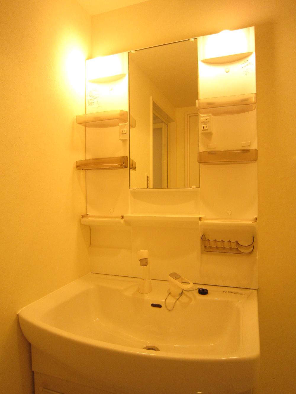 Wash basin, toilet. Indoor (10 May 2013) Shooting