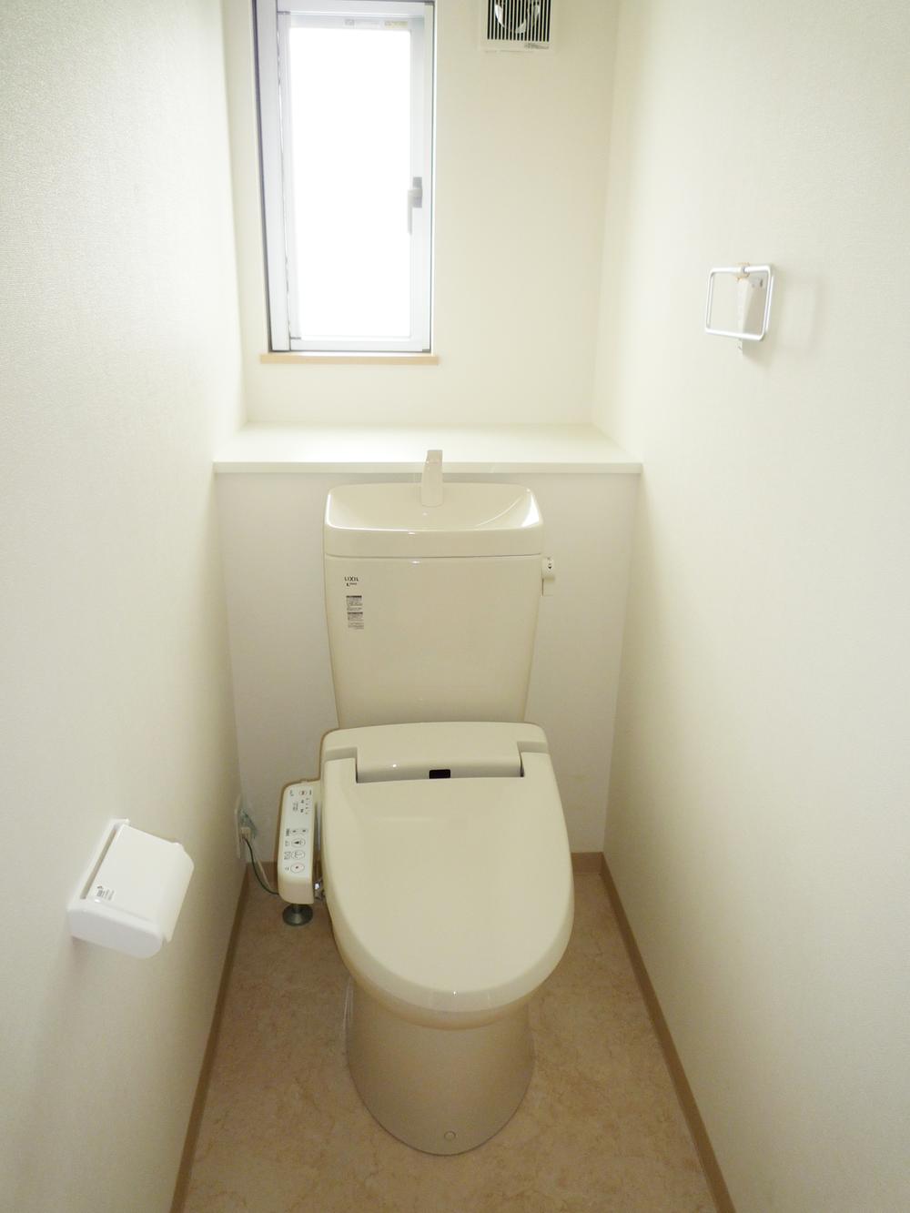 Toilet. Indoor (11 May 2013) Shooting