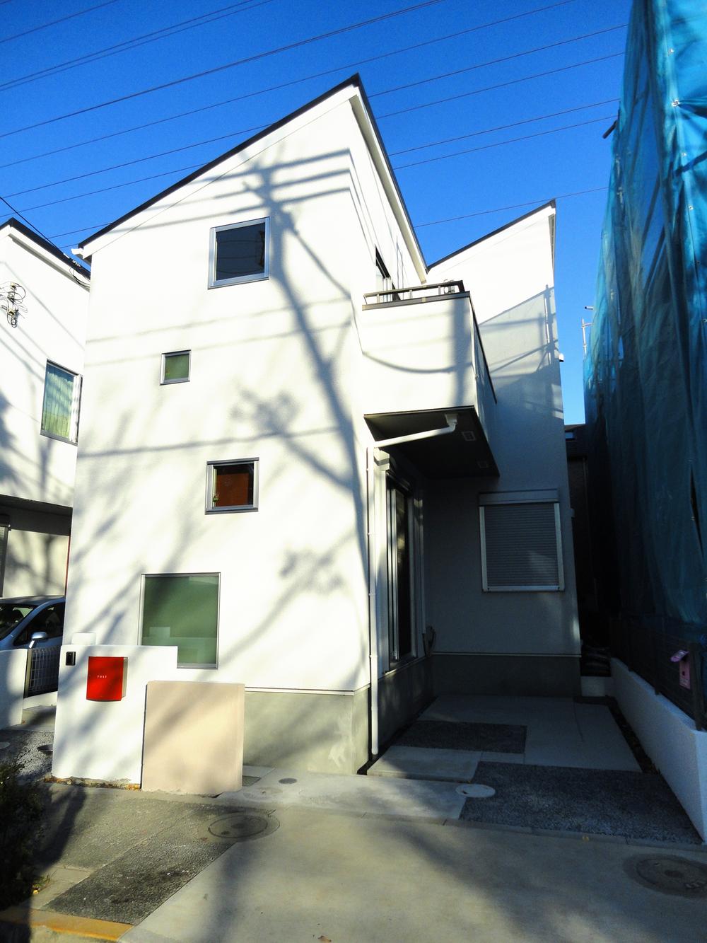 Local appearance photo. Local (12 May 2013) Shooting