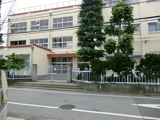 Primary school. Hiromichi first elementary school to 350m