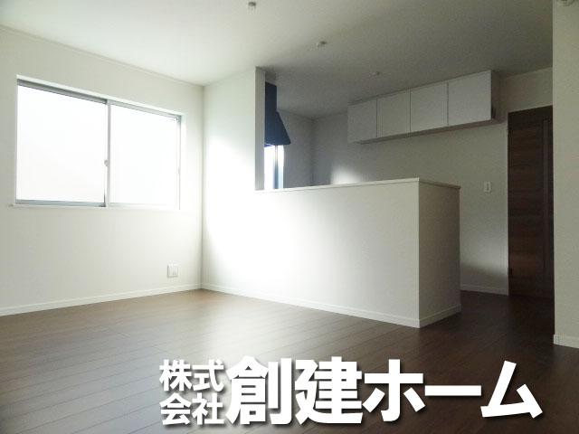 Living. 14 Pledge of spacious living The sun is warm because of the south-facing.