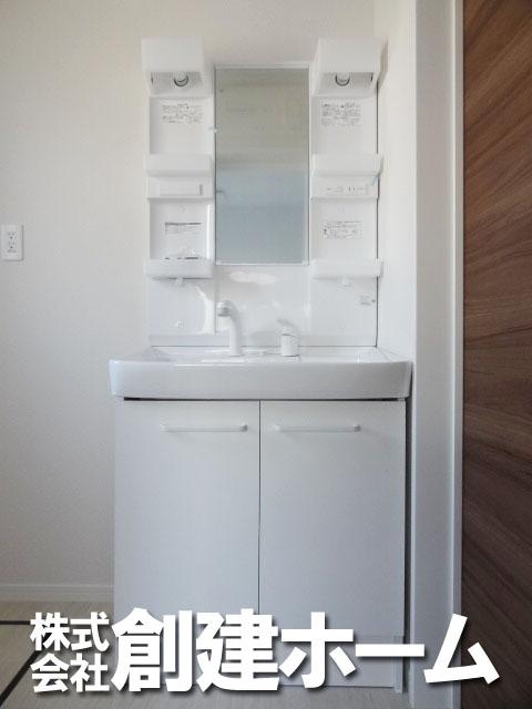 Wash basin, toilet. Bright washbasin