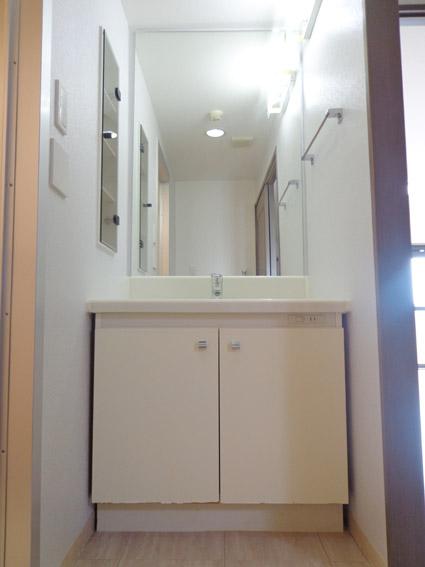 Wash basin, toilet