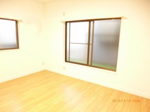 Other room space. 2F of Western-style flooring!