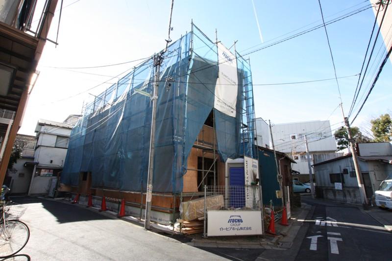 Local appearance photo. Use natural solid material (Kabasakura) flooring