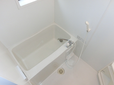 Bath. Reheating bus Ventilation window Yes