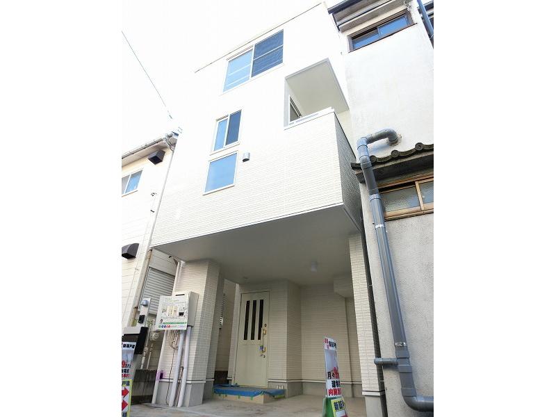 Local appearance photo. Local (11 May 2013) Shooting