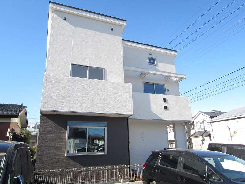 Local appearance photo. Local A Building (2013.12)