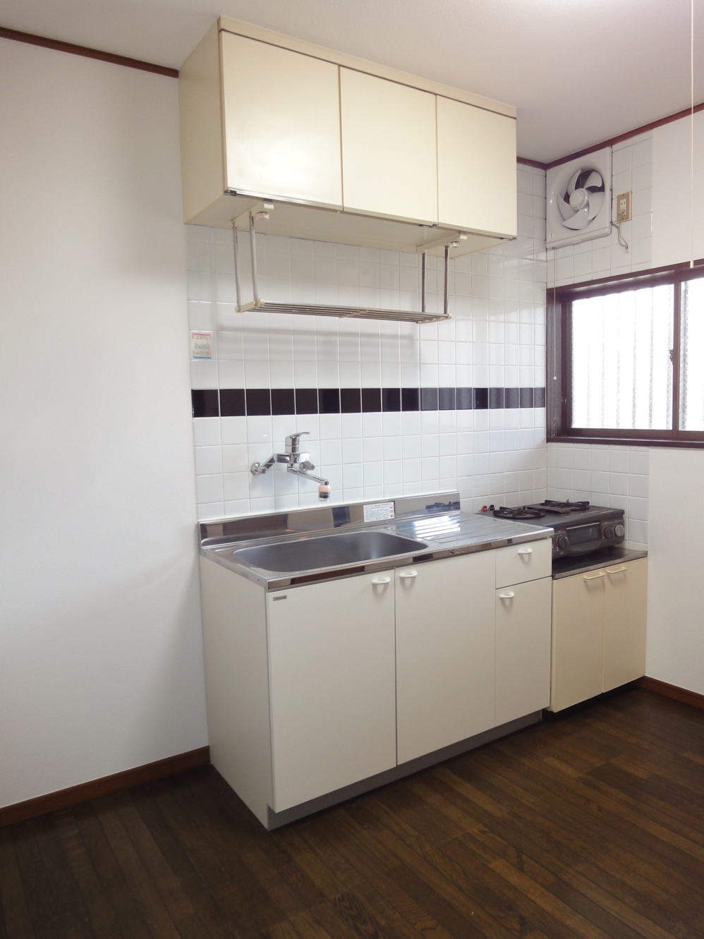 Kitchen. Tiled kitchen