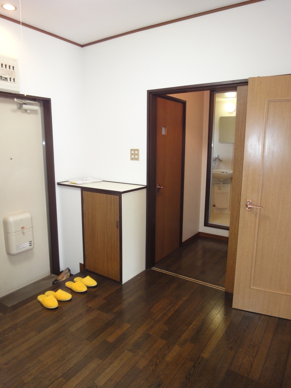 Entrance. It comes with a shoe box!