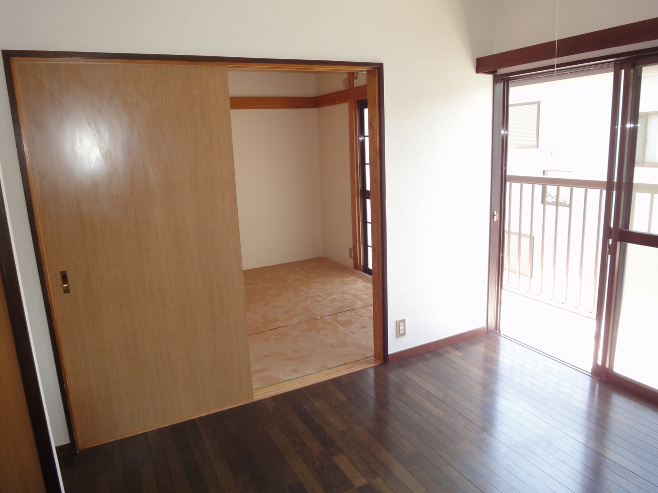 Living and room. South-facing room ・ Good per sun!