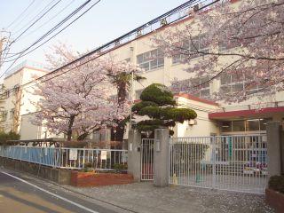 Primary school. 395m to Adachi Ward Hiromichi first elementary school