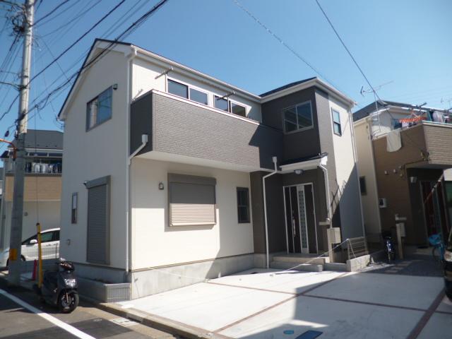 Local appearance photo. 8 Building