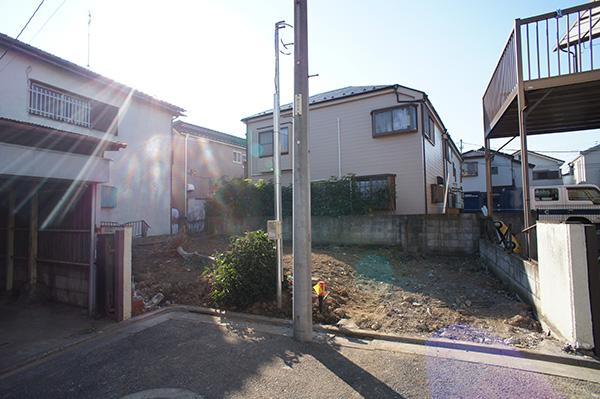 Local photos, including front road. Local (12 May 2013) Shooting