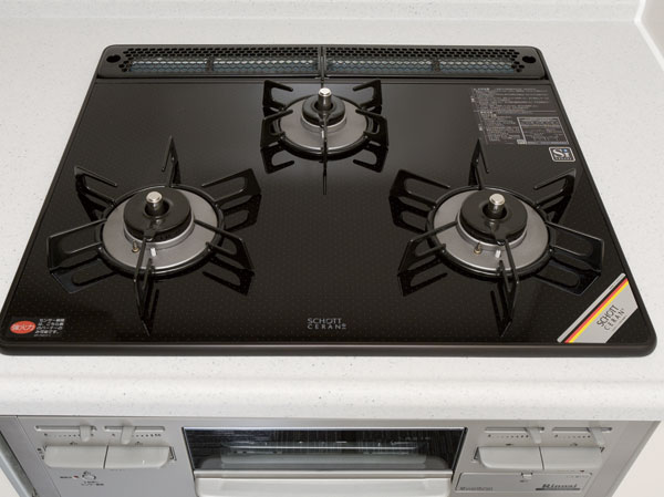 Kitchen.  [Glass top stove] There is a gloss, Adopt a beautiful shot manufactured by glass top stove to look. Resistant to heat and shock, It is easy to clean because it can be wiped off and also quick sticking stubborn oil stains and cooking.