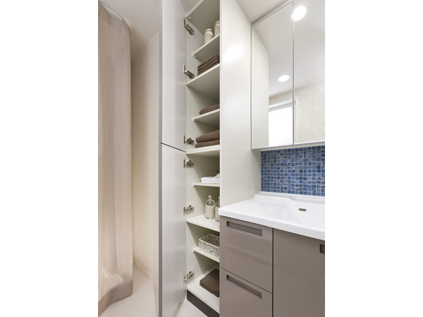 Bathing-wash room.  [All houses with linen cabinet] To the wash room of all dwelling units, The linen cabinet can be stored such as towels and bathrobes were available. Okeru kept neat and tidy, clean full of a feeling of space, It is devised convenient storage.  ※ Shape, please refer to the drawings collection.