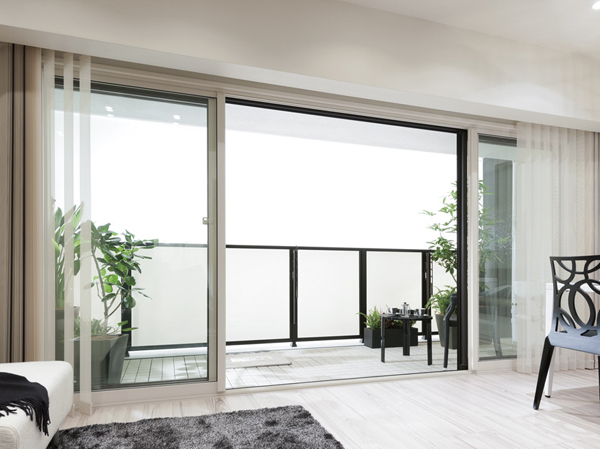 Other.  [Four pull sash] Adopted four pulling sash open wide from the center and the left and right of the window. You can enjoy the open feeling of the downtown view and the firmament. (C type, etc.)