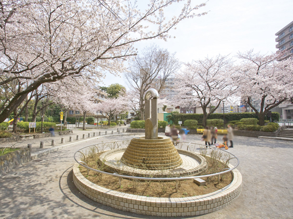 Surrounding environment. Senjunaka the town park (about 280m)