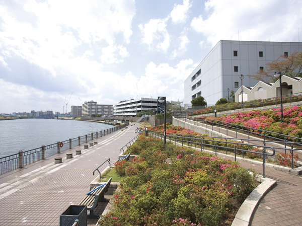 Surrounding environment. Senjuokawa end park (about 950m)