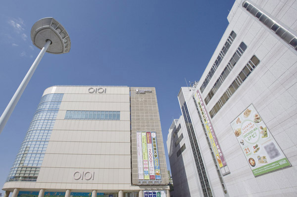 Ekimae of Lumine and Marui open until 20:30. Restaurant 22:00 (luminescence), Available until 23:00 (Marui)