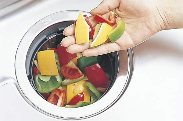 Crushing the garbage, Disposer which can be passed along with the drainage. It is possible to keep the inside of the sink clean (same specifications)