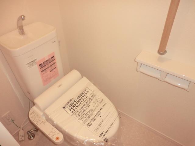 Toilet. Indoor (10 May 2013) Shooting