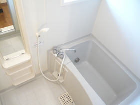 Bath. With reheating hot water supply ・ With bathroom dryer is with a window