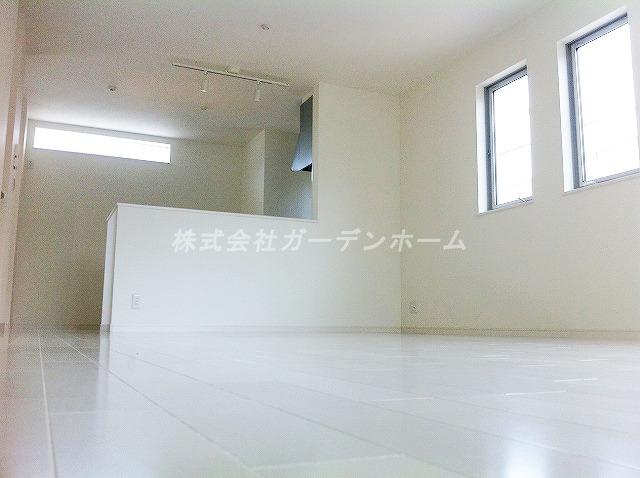 Model house photo.  ■ In bright living, Spread the smile of your family ■