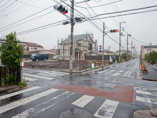 Local photos, including front road. Since the pre-foundation work, You can see up to the complete process from scratch !!