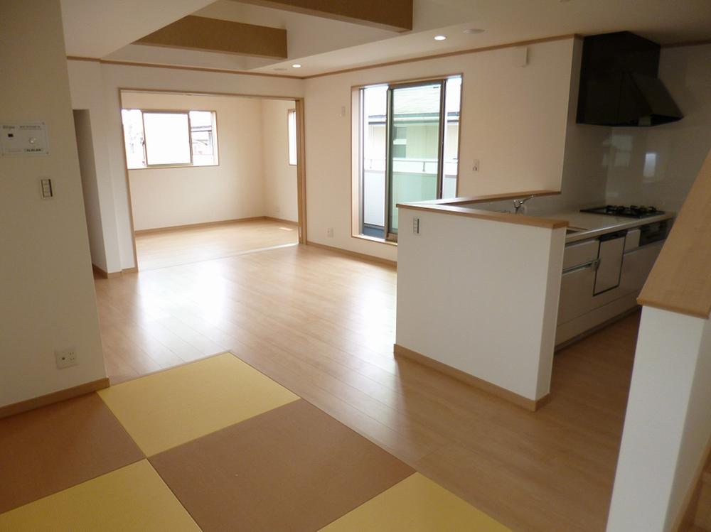 Living. Spacious living for a total of 22 quires be used in the continued!