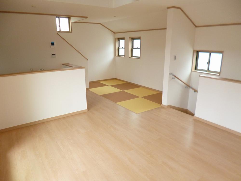 Living. Space of only customers can make in the tatami corner of the kitchen next to!