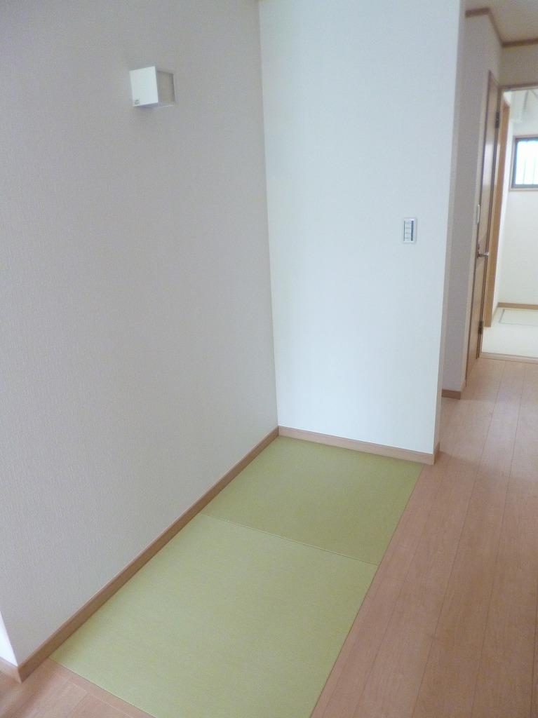 Other. A little space, Such as to the glamorous entrance if decorated dolls! !