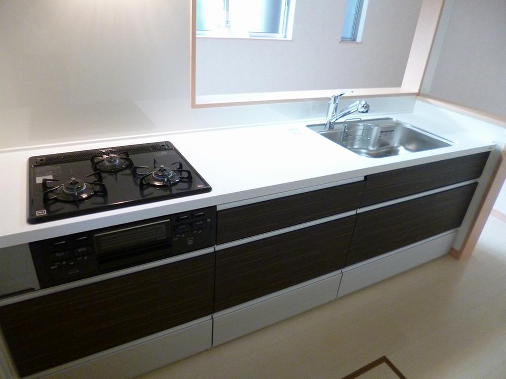 Kitchen. Spacious face-to-face kitchen