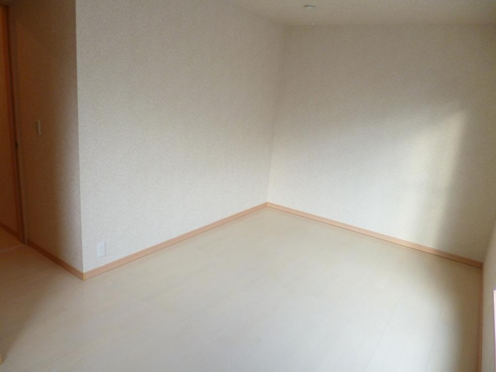 Non-living room. Good per sun