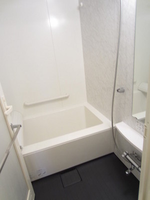 Bath. With bathroom dryer Otobasu. It is wide and spacious