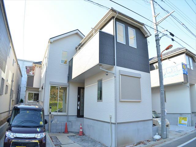 Local appearance photo. Facing the 6m road