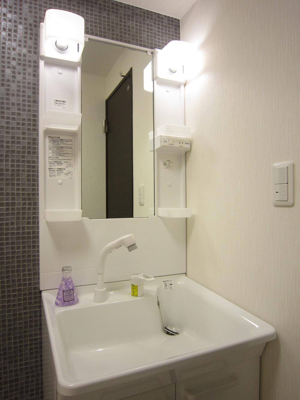 Wash basin, toilet. Indoor (11 May 2013) Shooting