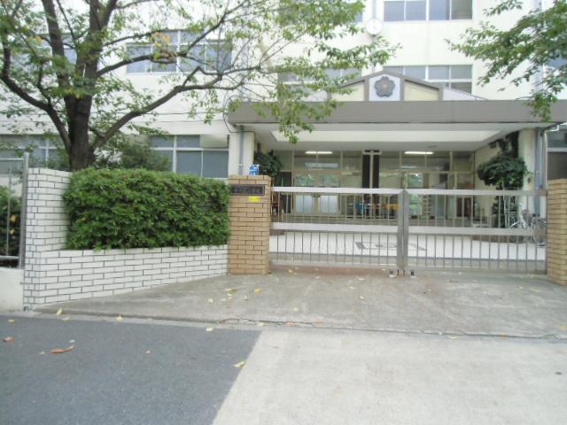 Primary school. 207m to Adachi-ku, Tatsunaka River North Elementary School