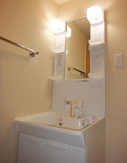 Washroom. Shampoo dresser