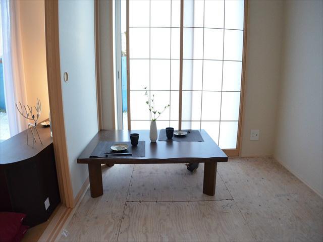 Non-living room. There is Japanese-style room in the living next door