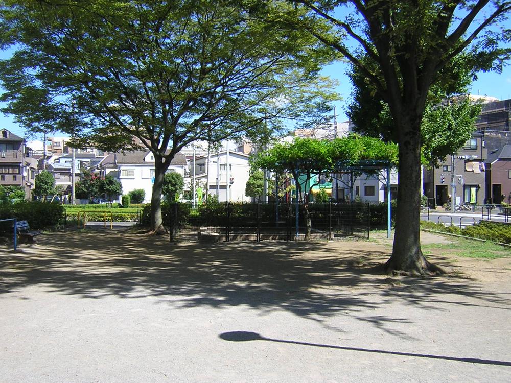 Other. 1-minute walk ・ Addition blue park of about 40m