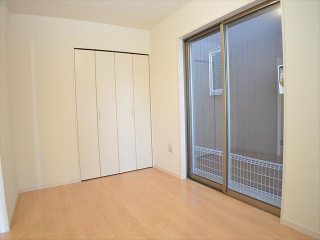 Non-living room. Closet with