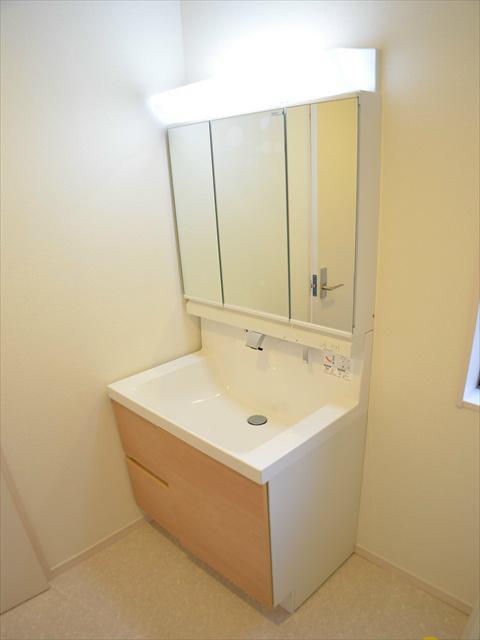 Wash basin, toilet. Also takes an active part in the morning of the dressing