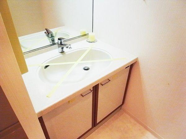 Wash basin, toilet