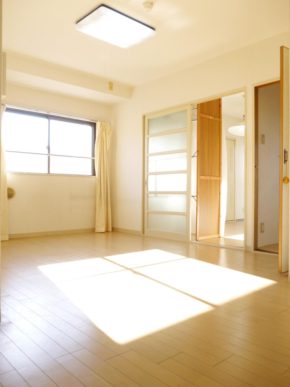 Living. LDK (about 10.0 tatami mats)