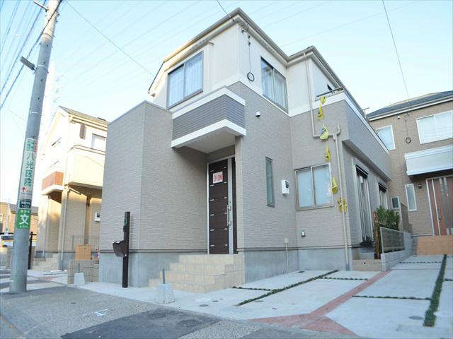 Local appearance photo. Front road is 9.4m