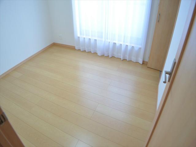 Non-living room. Second floor of the room flooring