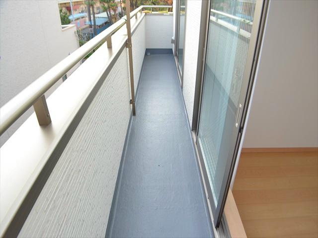 Balcony. It is a south-facing balcony