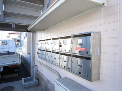 Other common areas. There is set post