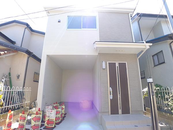 Local appearance photo. Built-in garage local to protect the important car from wind and rain (September 2013) Shooting